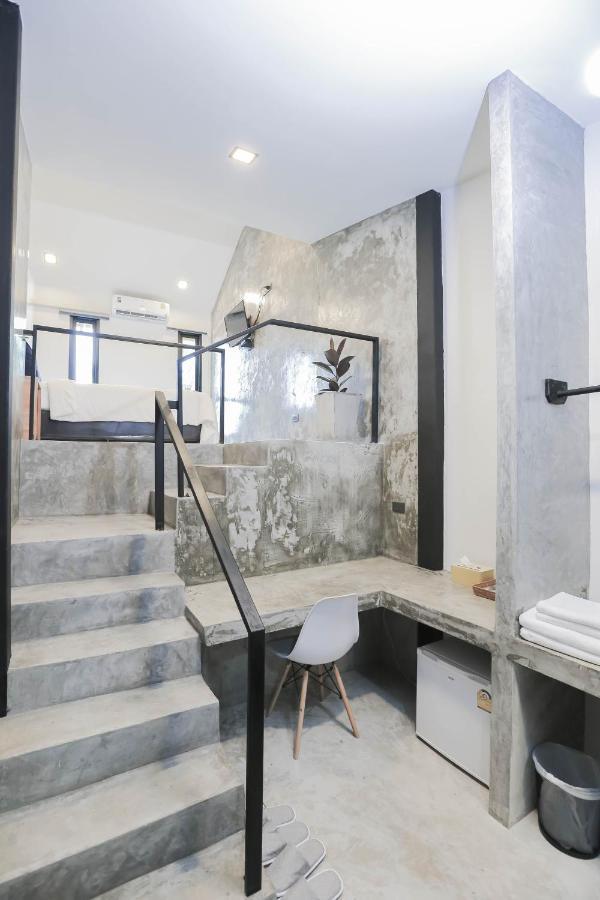 In My Place Cafotel Khlong Thom Buitenkant foto