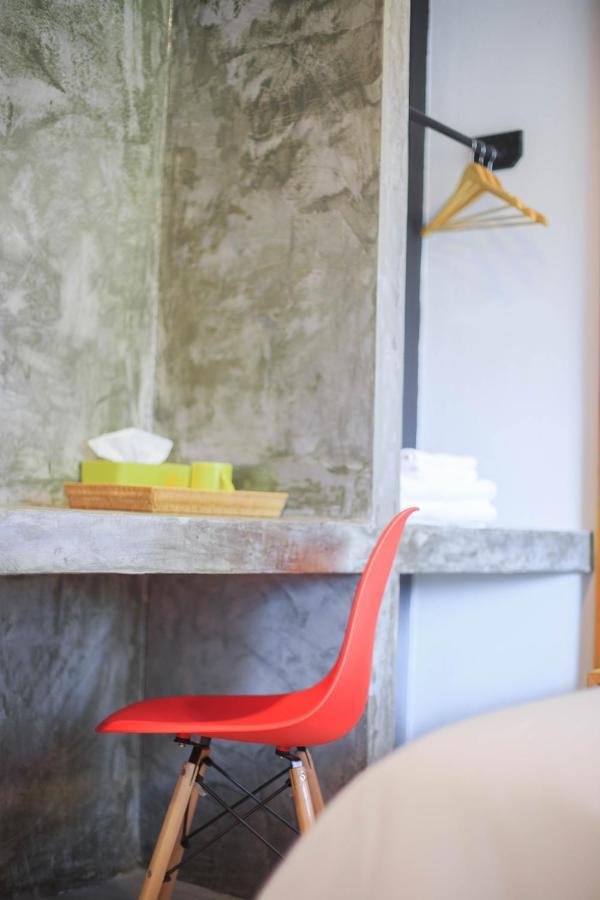 In My Place Cafotel Khlong Thom Buitenkant foto