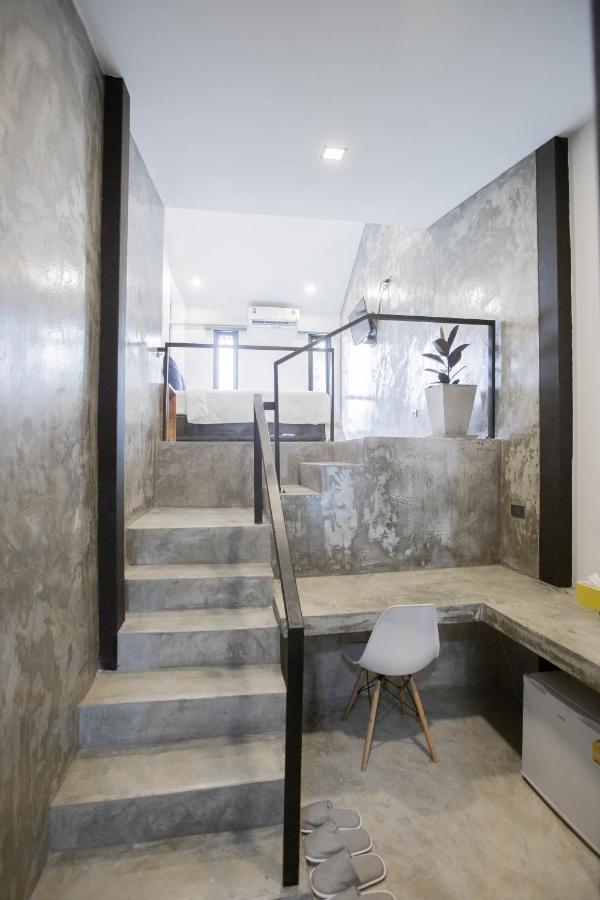 In My Place Cafotel Khlong Thom Buitenkant foto
