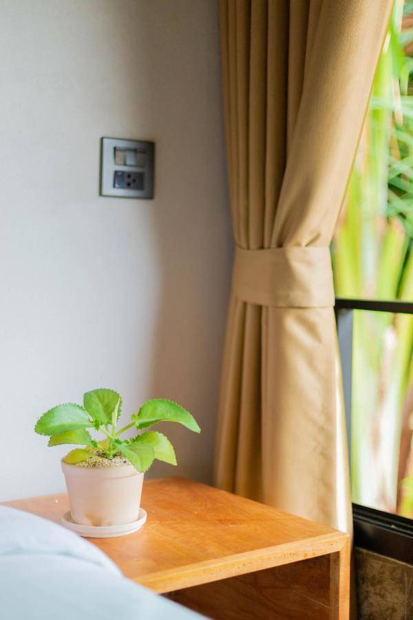 In My Place Cafotel Khlong Thom Buitenkant foto